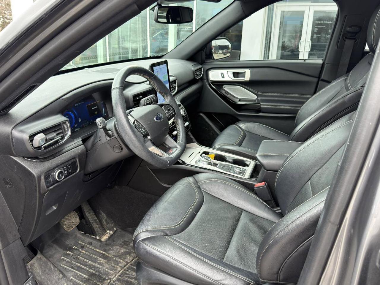 2023 Ford Explorer ST 4WD Photo4