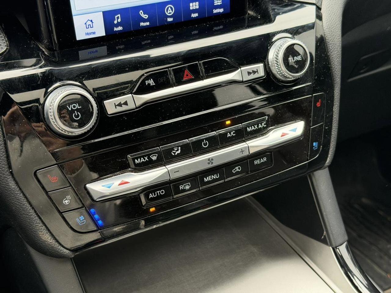 2023 Ford Explorer ST 4WD Photo