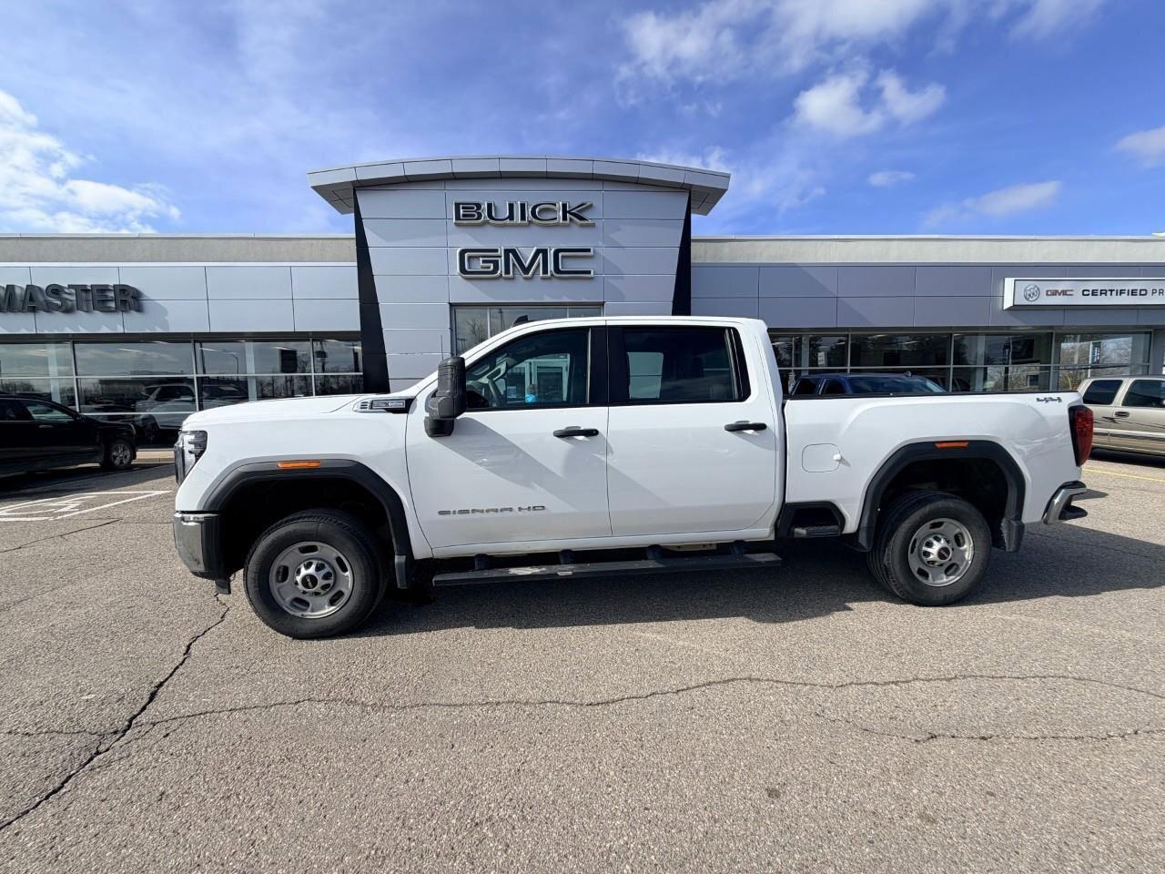 2024 GMC SIERRA 2500HD ProPRO, 6.6L V8, 4X4, STEELS, CLOTH, 1-OWNER. CERT Photo3