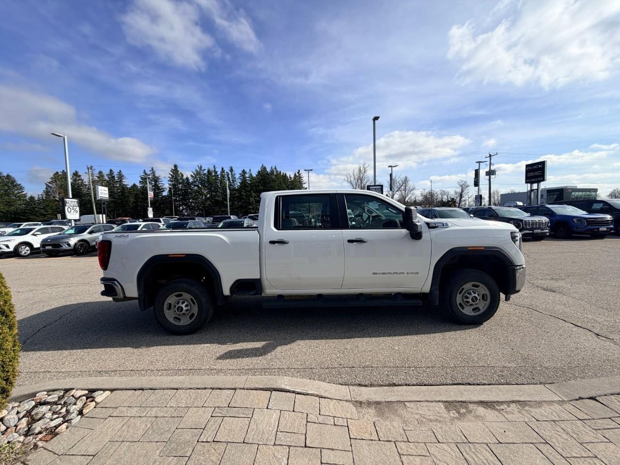 2024 GMC SIERRA 2500HD ProPRO, 6.6L V8, 4X4, STEELS, CLOTH, 1-OWNER. CERT Photo