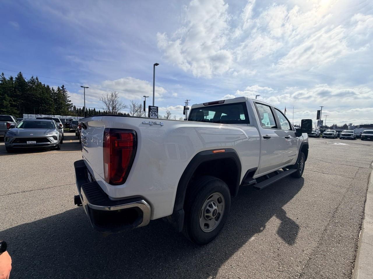 2024 GMC SIERRA 2500HD ProPRO, 6.6L V8, 4X4, STEELS, CLOTH, 1-OWNER. CERT Photo