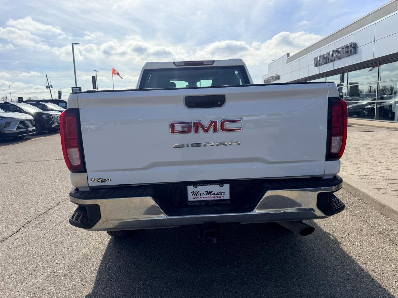 2024 GMC SIERRA 2500HD ProPRO, 6.6L V8, 4X4, STEELS, CLOTH, 1-OWNER. CERT Photo