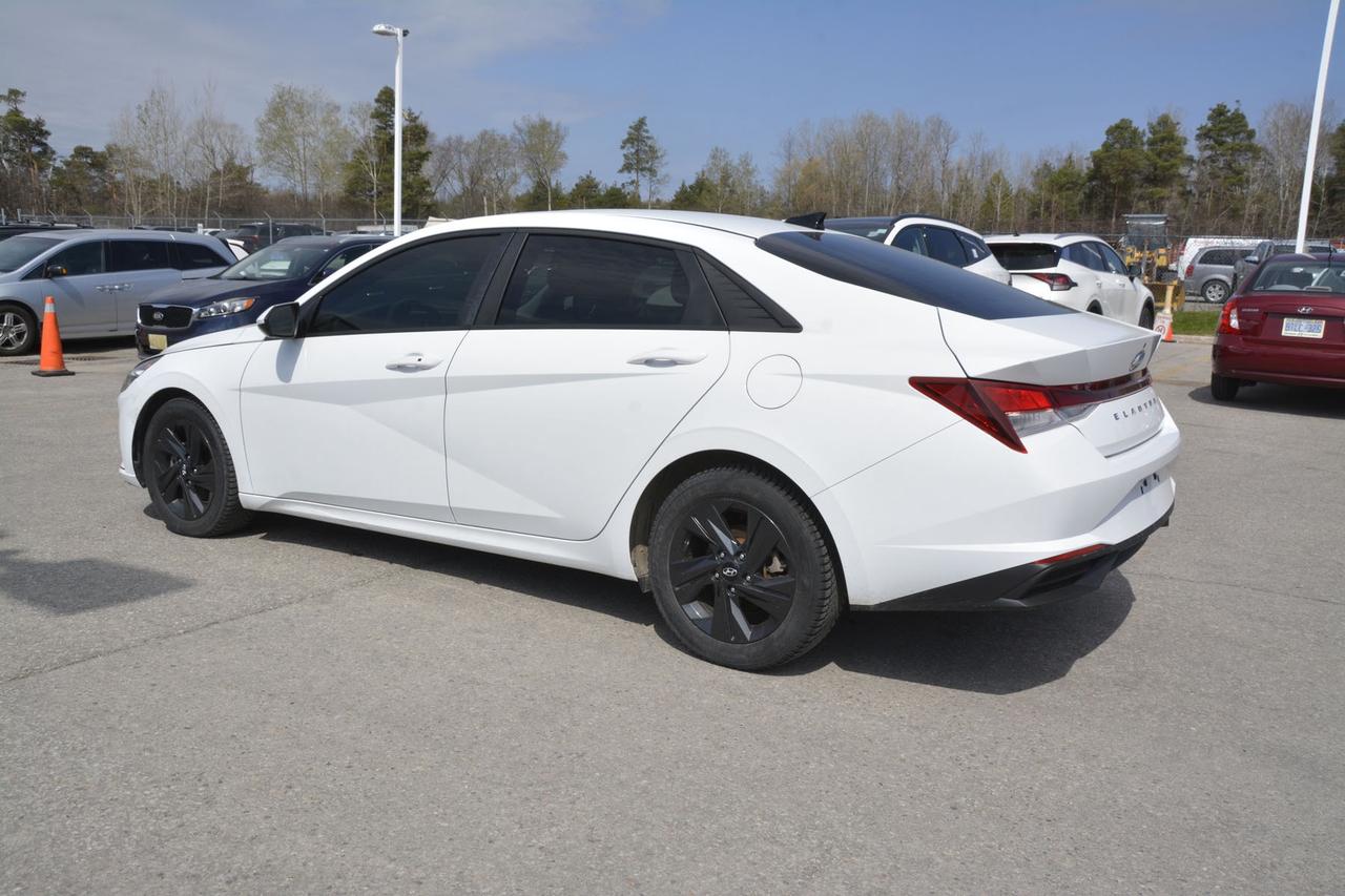 2022 Hyundai Elantra Preferred w-Sun & Tech Package Photo2