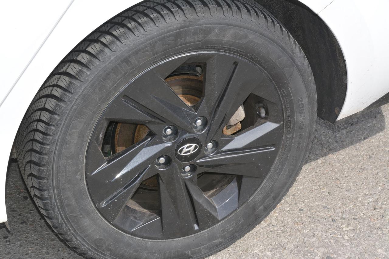 2022 Hyundai Elantra Preferred w-Sun & Tech Package Photo