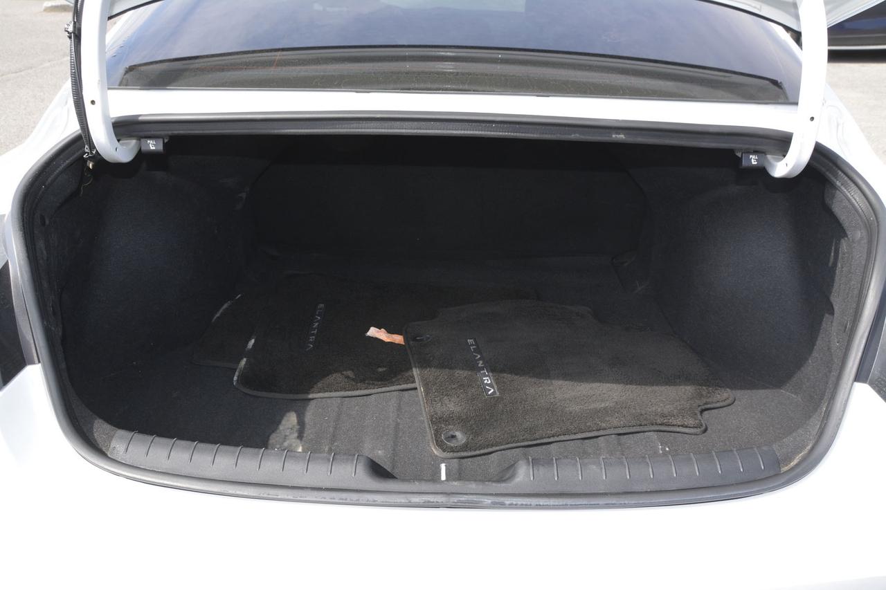 2022 Hyundai Elantra Preferred w-Sun & Tech Package Photo