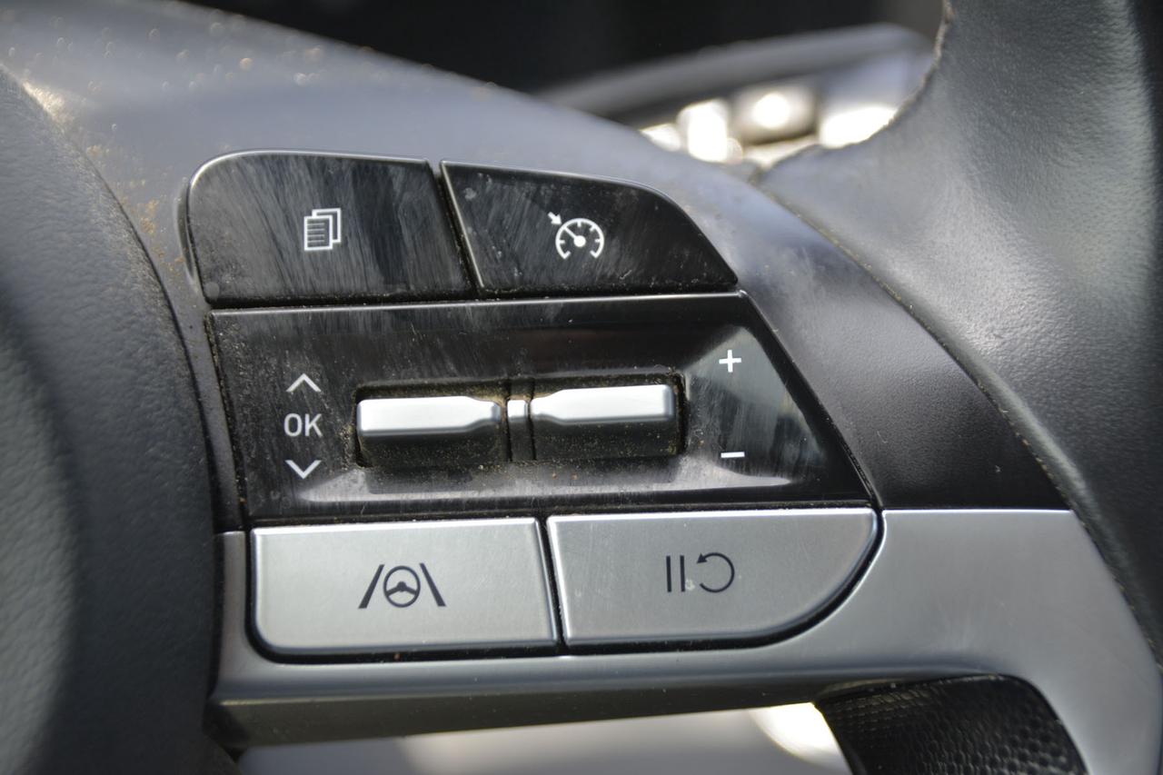 2022 Hyundai Elantra Preferred w-Sun & Tech Package Photo