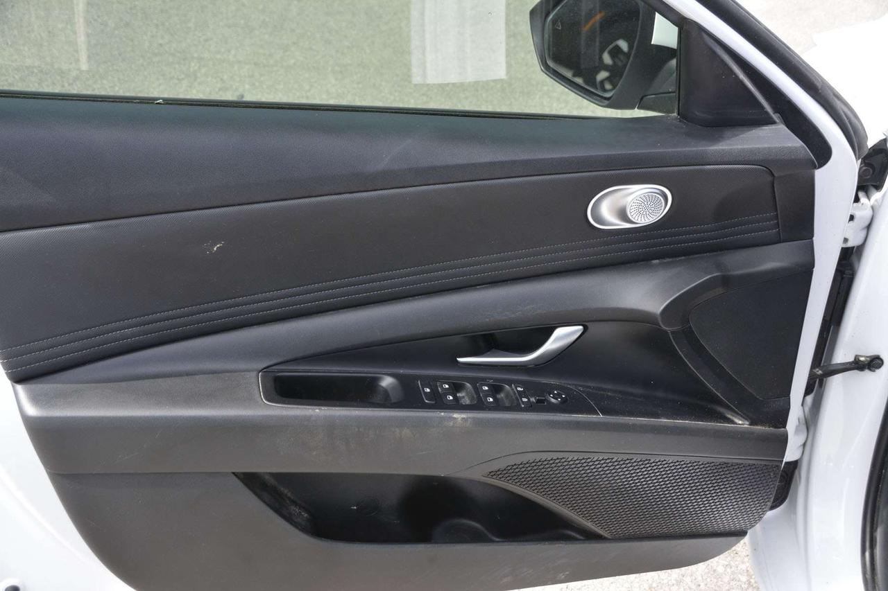 2022 Hyundai Elantra Preferred Photo