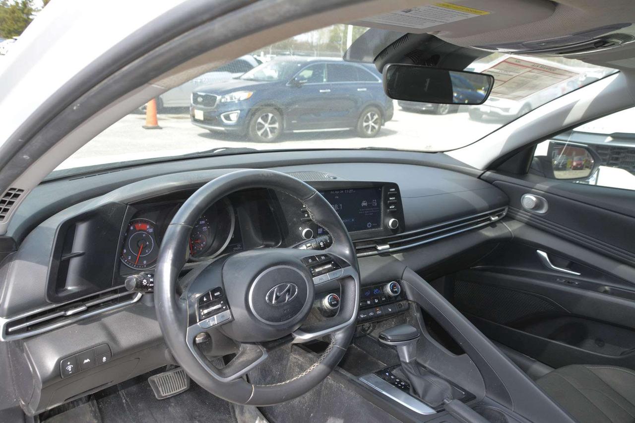 2022 Hyundai Elantra Preferred Photo