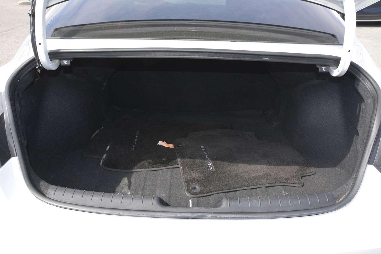 2022 Hyundai Elantra Preferred Photo