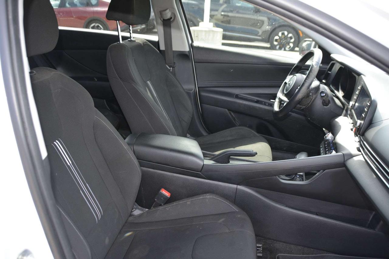 2022 Hyundai Elantra Preferred Photo