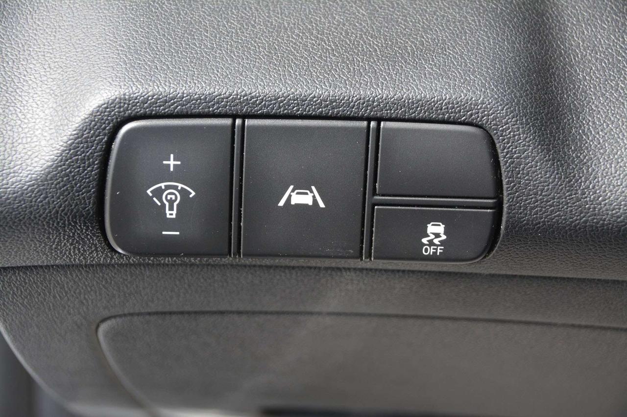 2022 Hyundai Elantra Preferred Photo