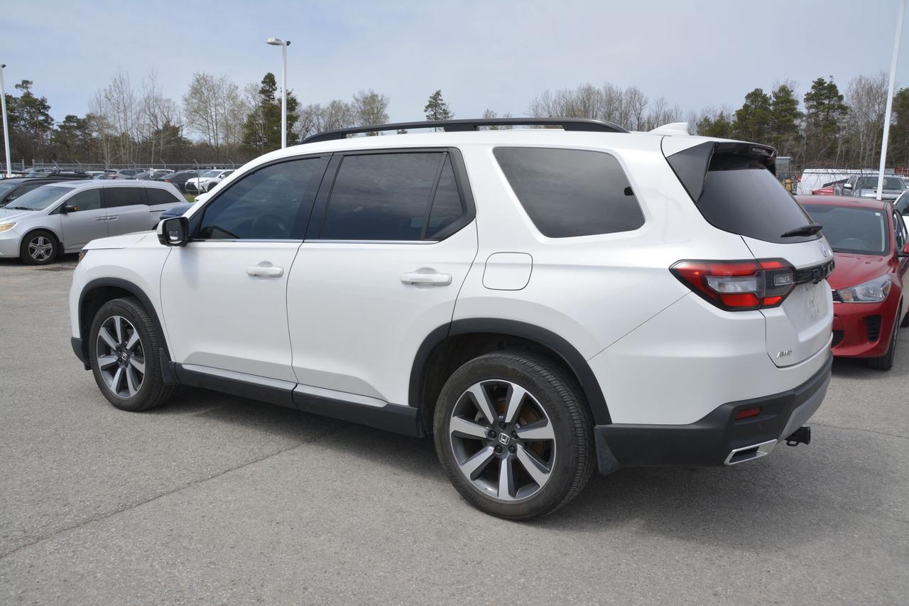2025 Honda Pilot Touring AWD Photo2