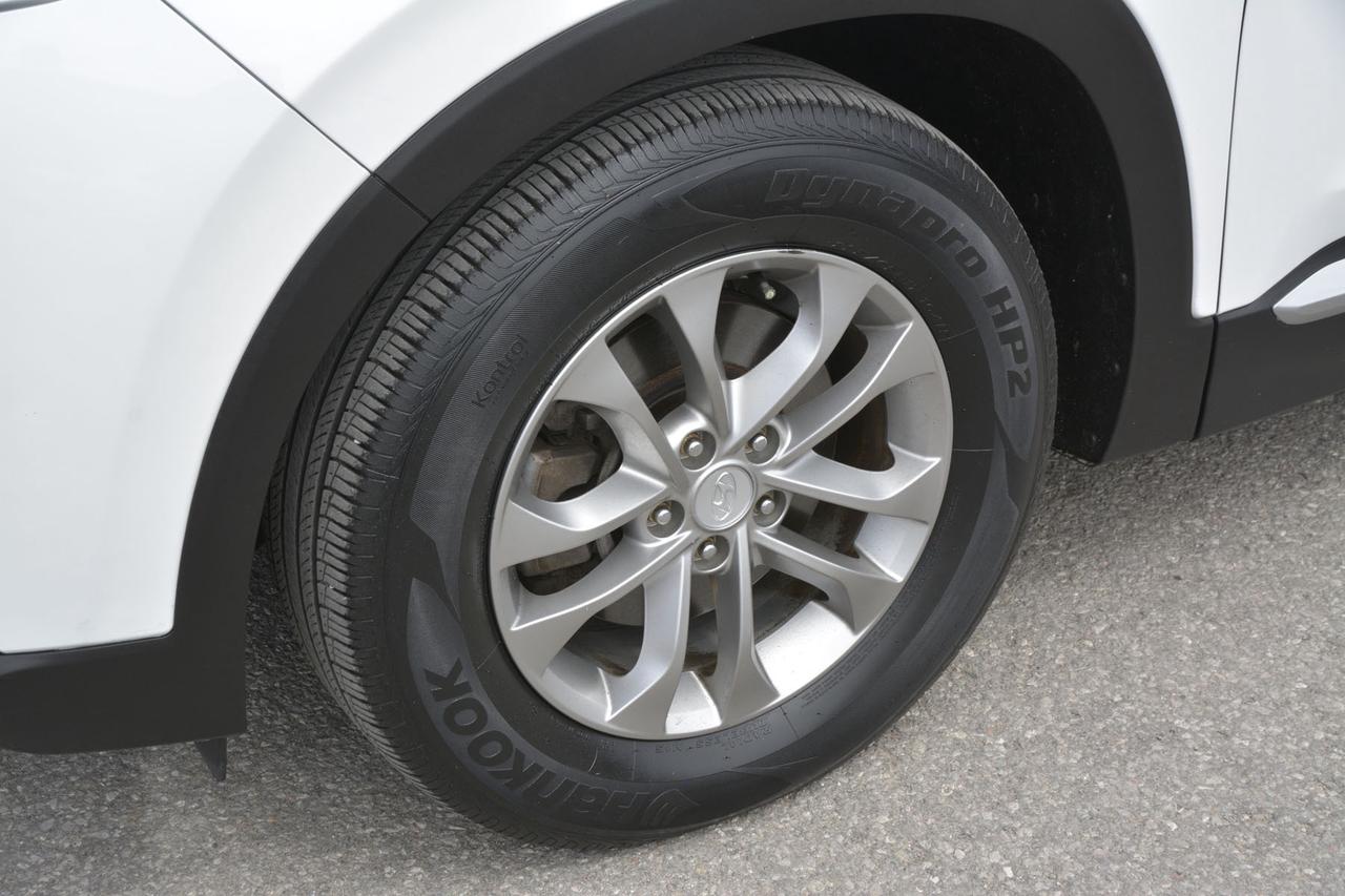 2020 Hyundai Santa Fe 2.4L Essential FWD Photo