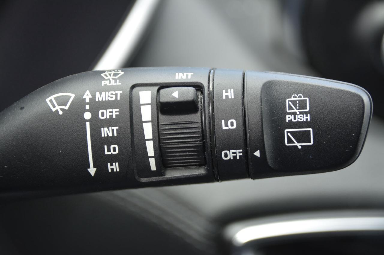 2020 Hyundai Santa Fe 2.4L Essential FWD Photo