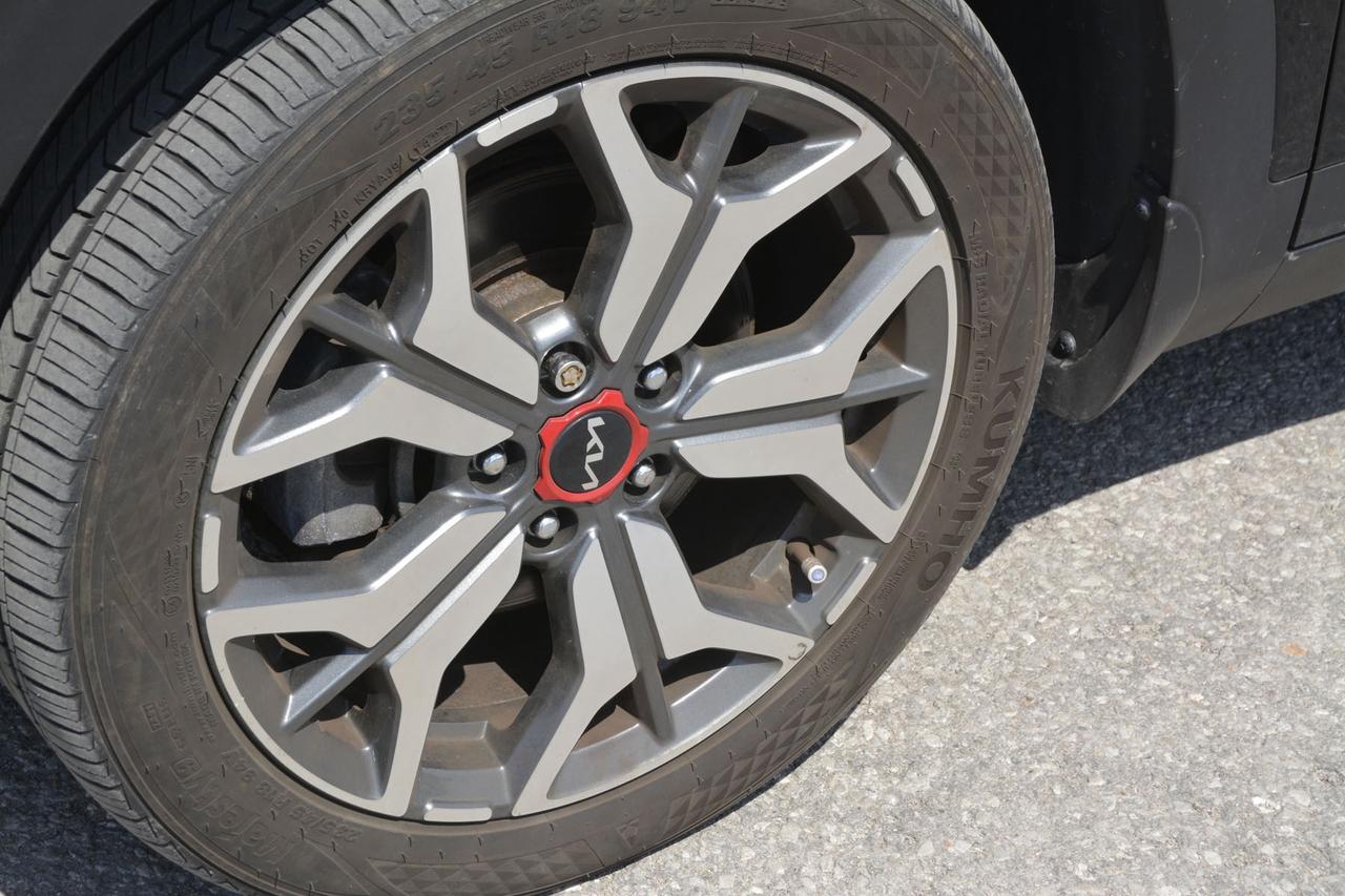 2022 Kia Seltos SX Turbo AWD w-Burgundy Interior Photo