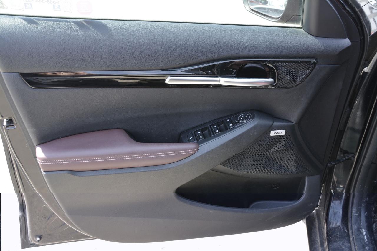 2022 Kia Seltos SX Turbo AWD w-Burgundy Interior Photo