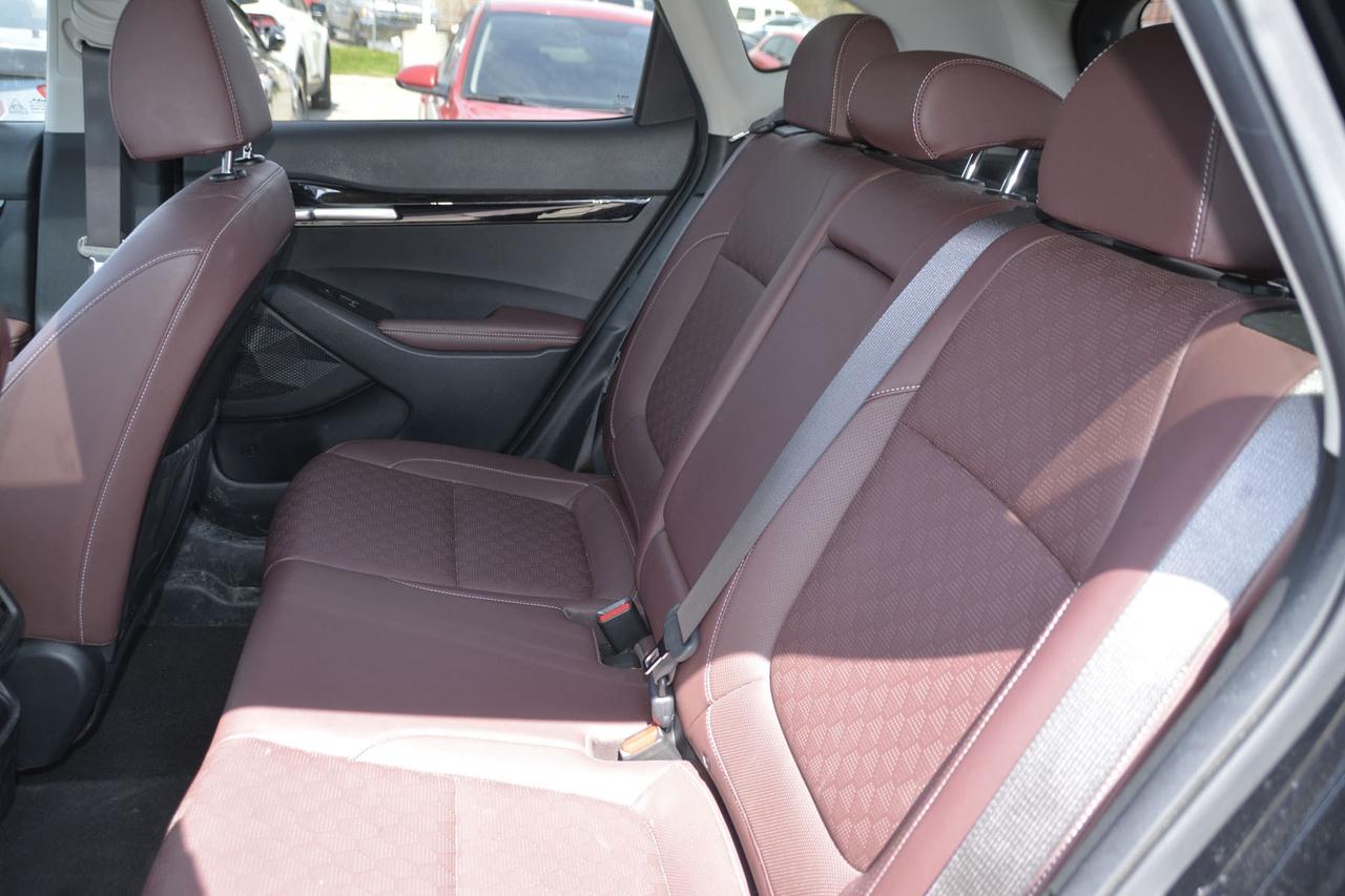 2022 Kia Seltos SX Turbo AWD w-Burgundy Interior Photo