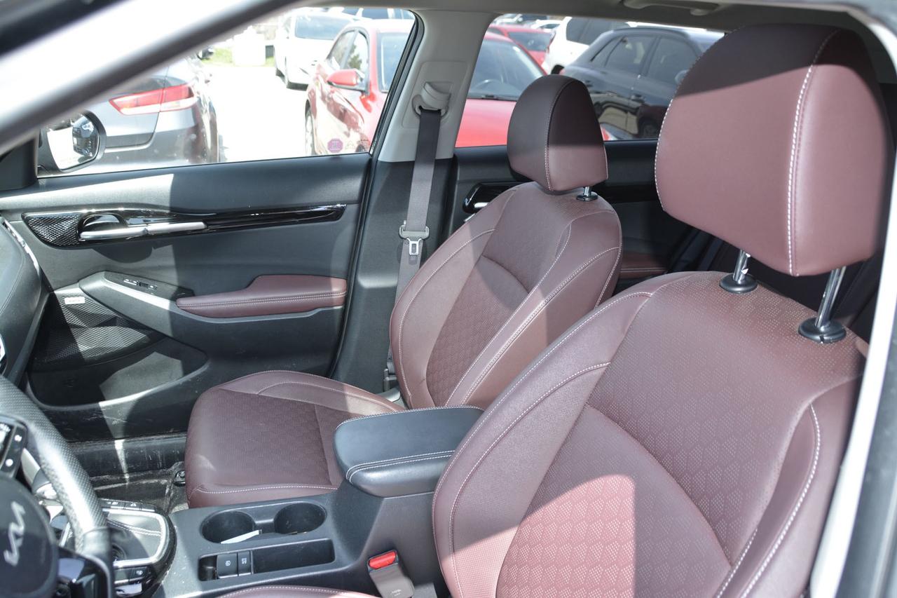 2022 Kia Seltos SX Turbo AWD w-Burgundy Interior Photo