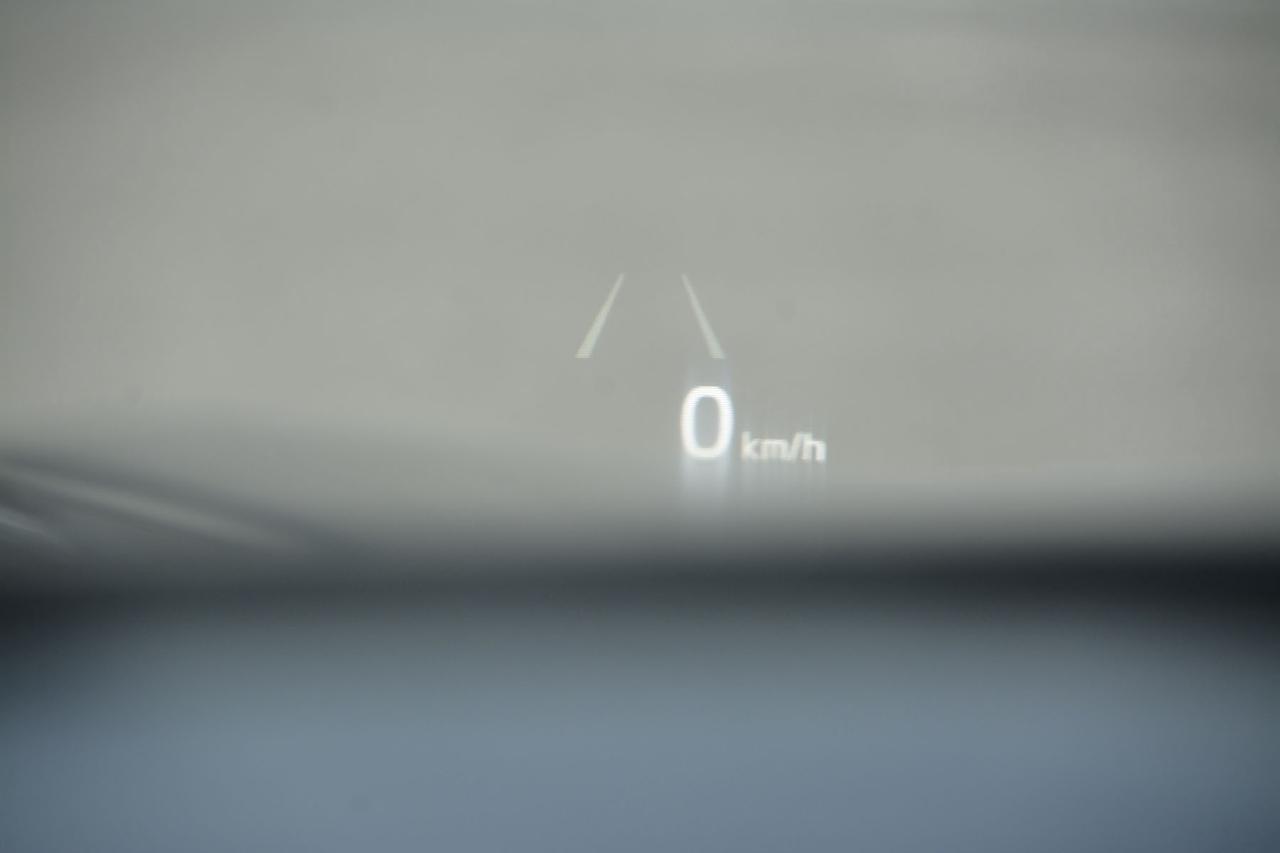 2022 Kia Seltos SX Turbo AWD w-Burgundy Interior Photo