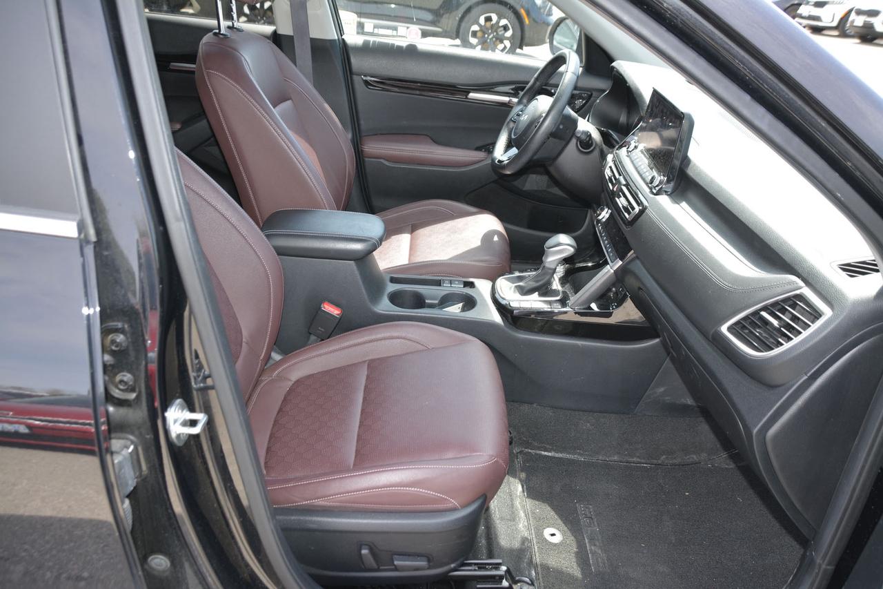 2022 Kia Seltos SX Turbo AWD w-Burgundy Interior Photo