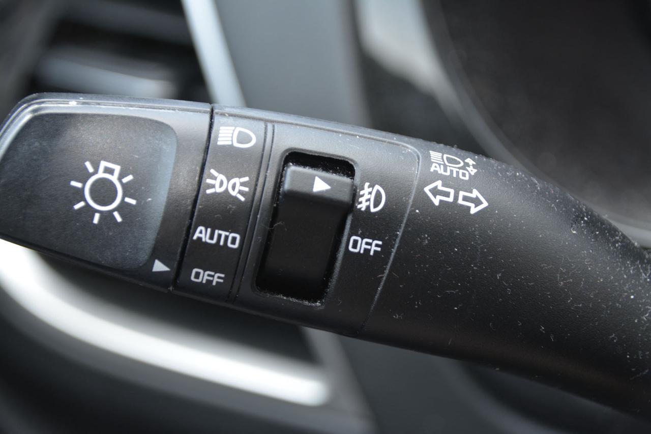 2022 Kia Seltos SX Turbo AWD w-Burgundy Interior Photo
