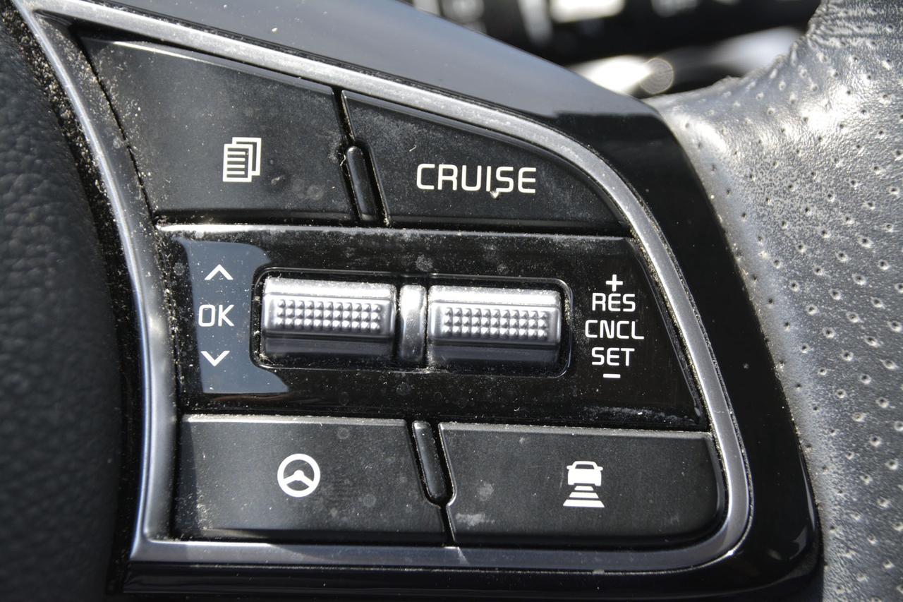 2022 Kia Seltos SX Turbo AWD w-Burgundy Interior Photo