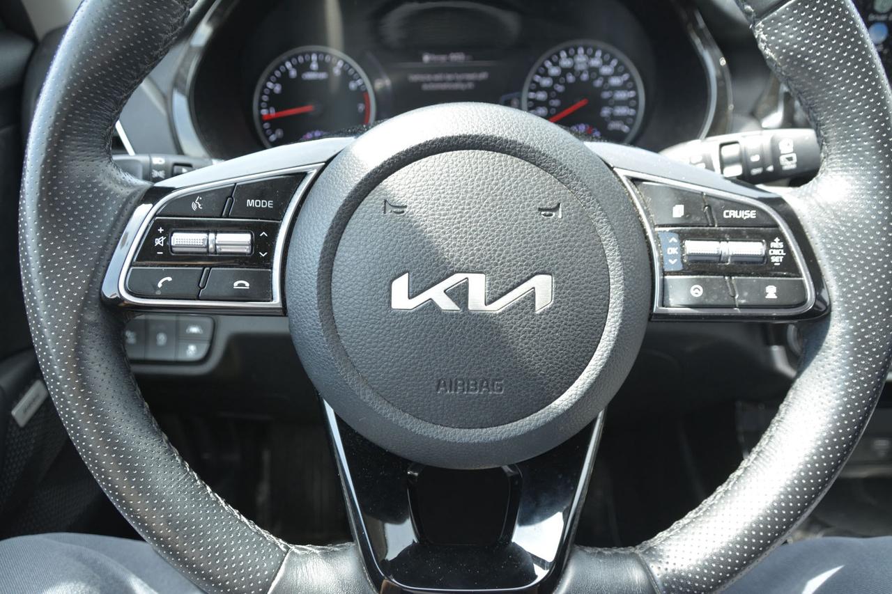 2022 Kia Seltos SX Turbo AWD w-Burgundy Interior Photo