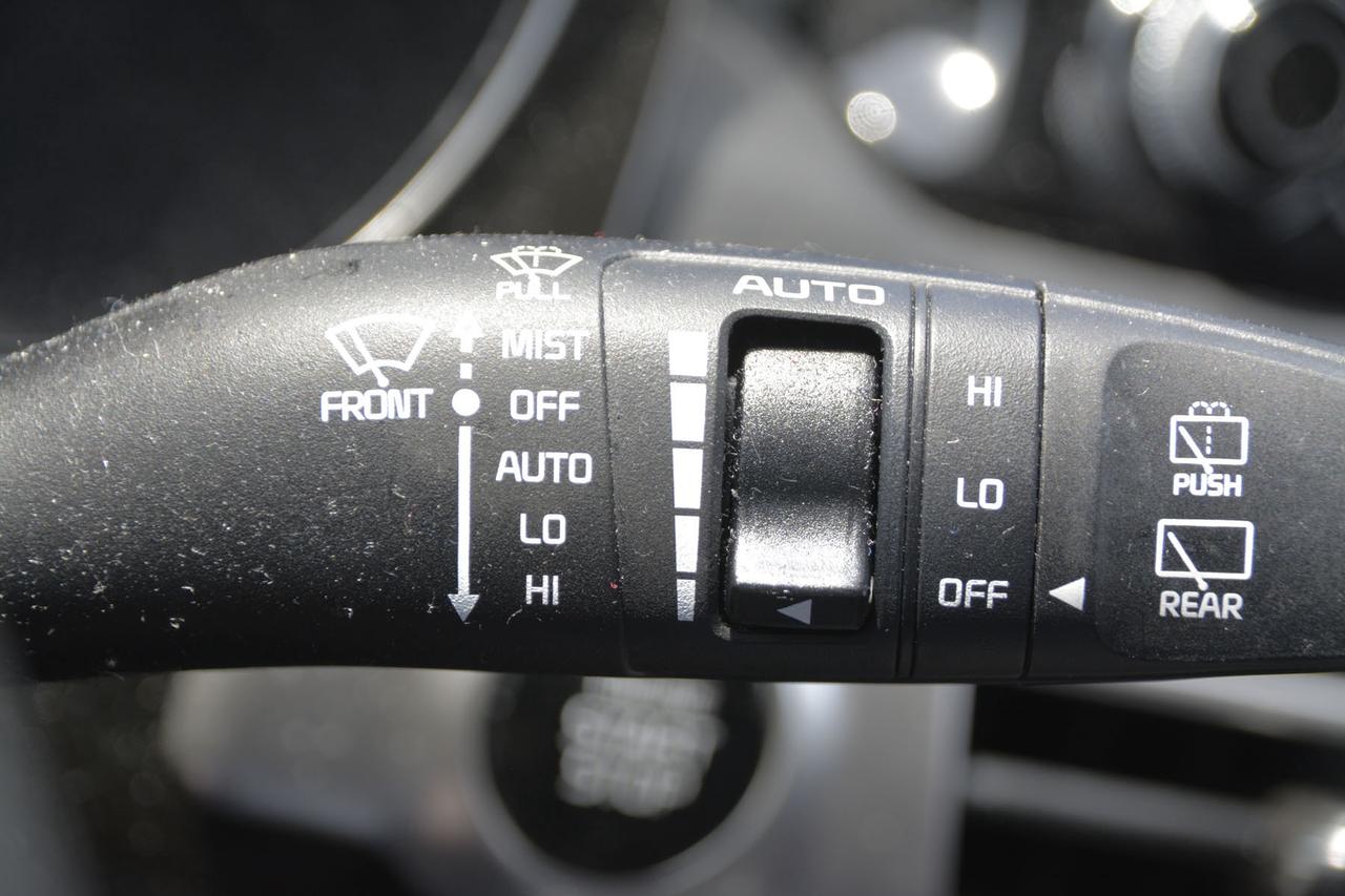 2022 Kia Seltos SX Turbo AWD w-Burgundy Interior Photo