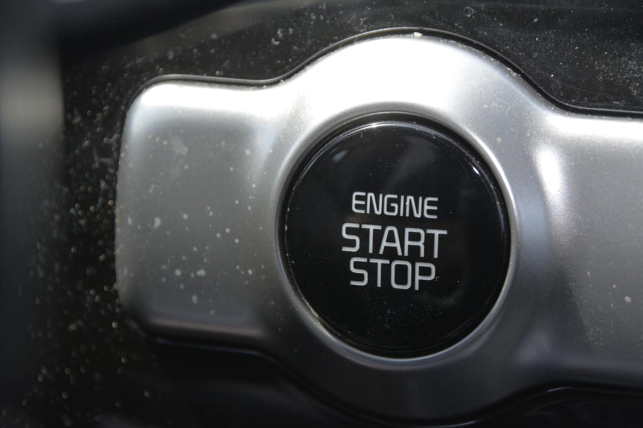 2022 Kia Seltos SX Turbo AWD w-Burgundy Interior Photo