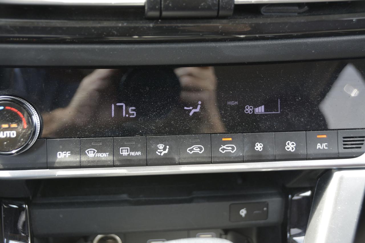 2022 Kia Seltos SX Turbo AWD w-Burgundy Interior Photo