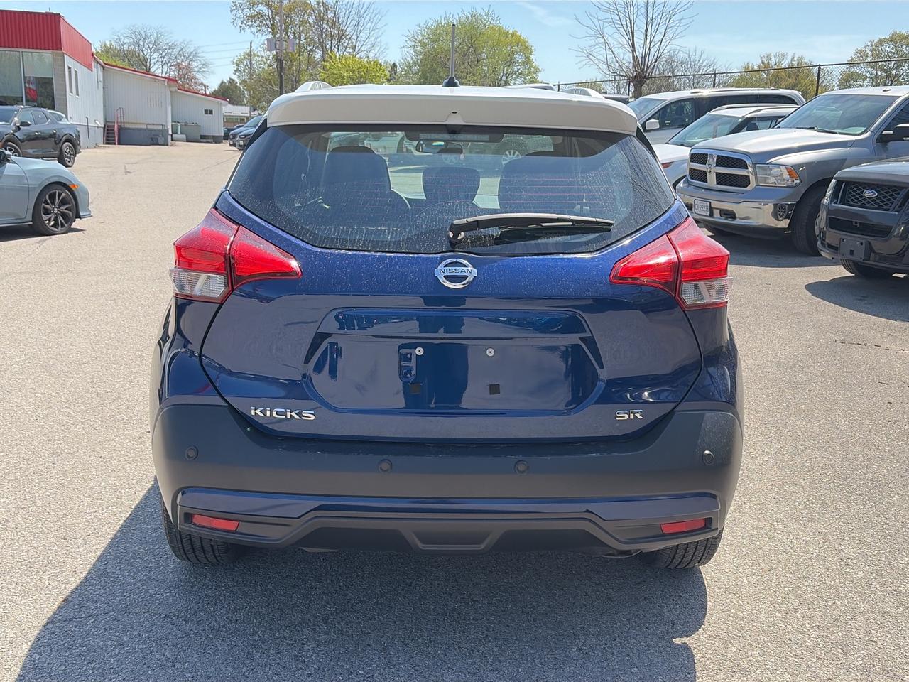 2021 Nissan Kicks SR, CLEAN CARFAX, HEATED LEATHER, LOW MILEAGE! Photo