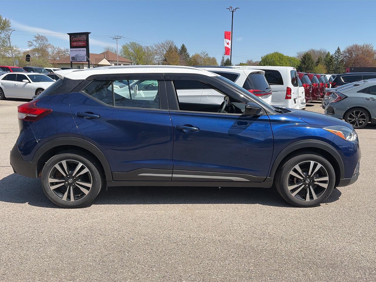 2021 Nissan Kicks SR, CLEAN CARFAX, HEATED LEATHER, LOW MILEAGE! Photo