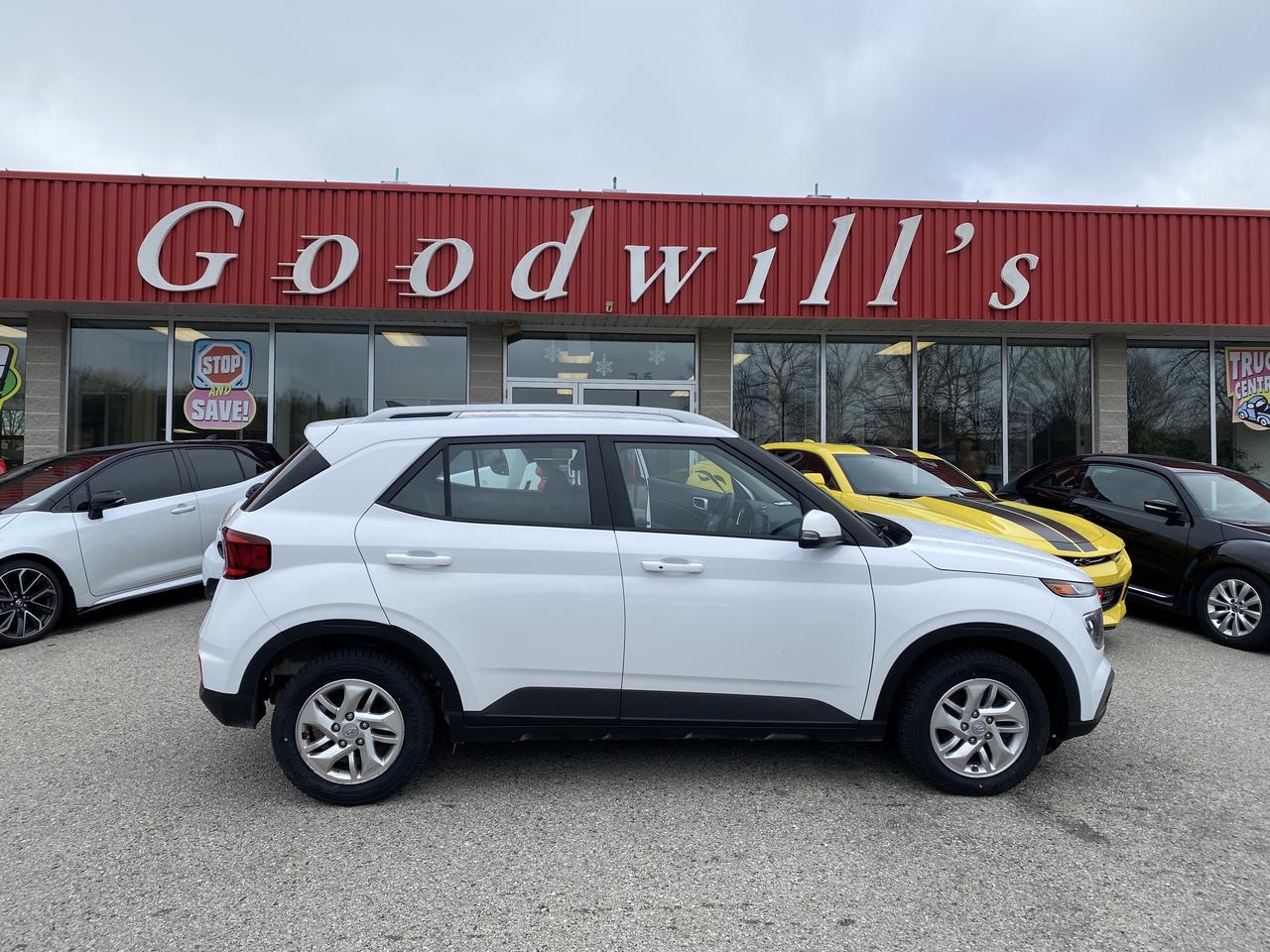 2021 Hyundai Venue PREFERRED, CLEAN CARFAX, HEATED SEATS, BACK UP CAM Photo