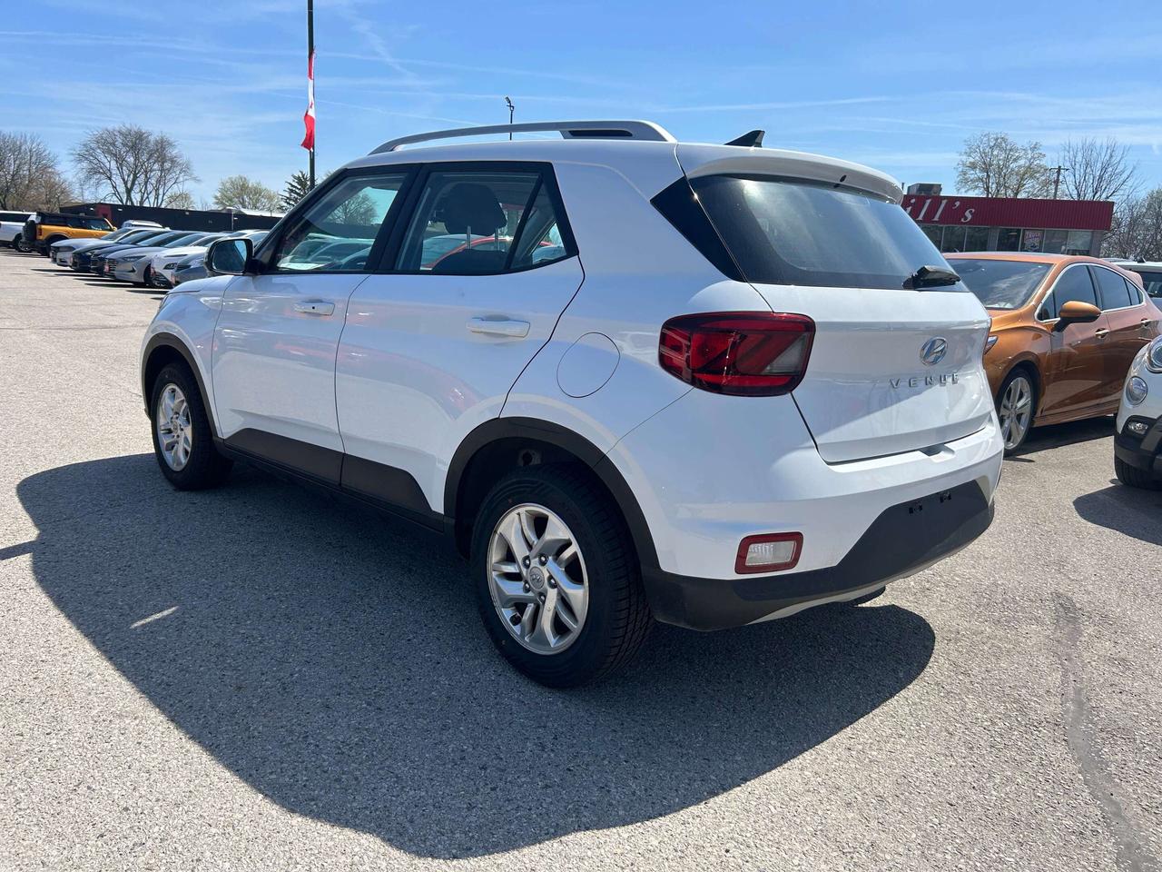 2021 Hyundai Venue PREFERRED, CLEAN CARFAX, HEATED SEATS, BACK UP CAM Photo