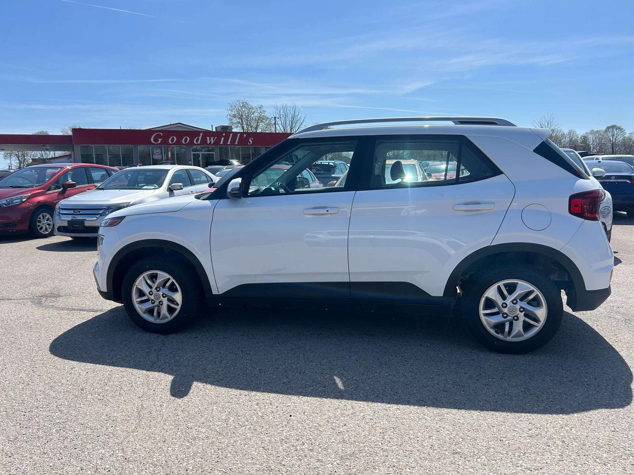 2021 Hyundai Venue PREFERRED, CLEAN CARFAX, HEATED SEATS, BACK UP CAM Photo2