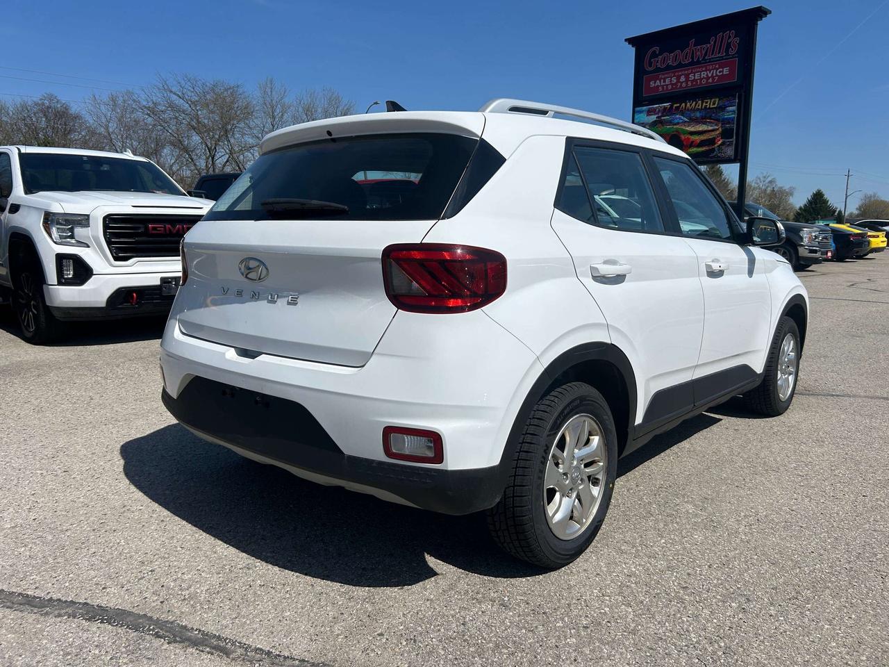 2021 Hyundai Venue PREFERRED, CLEAN CARFAX, HEATED SEATS, BACK UP CAM Photo