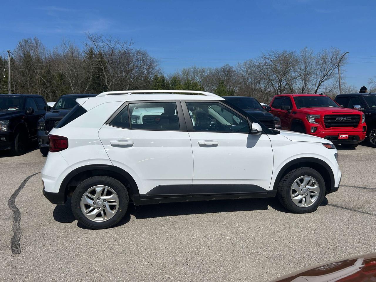 2021 Hyundai Venue PREFERRED, CLEAN CARFAX, HEATED SEATS, BACK UP CAM Photo