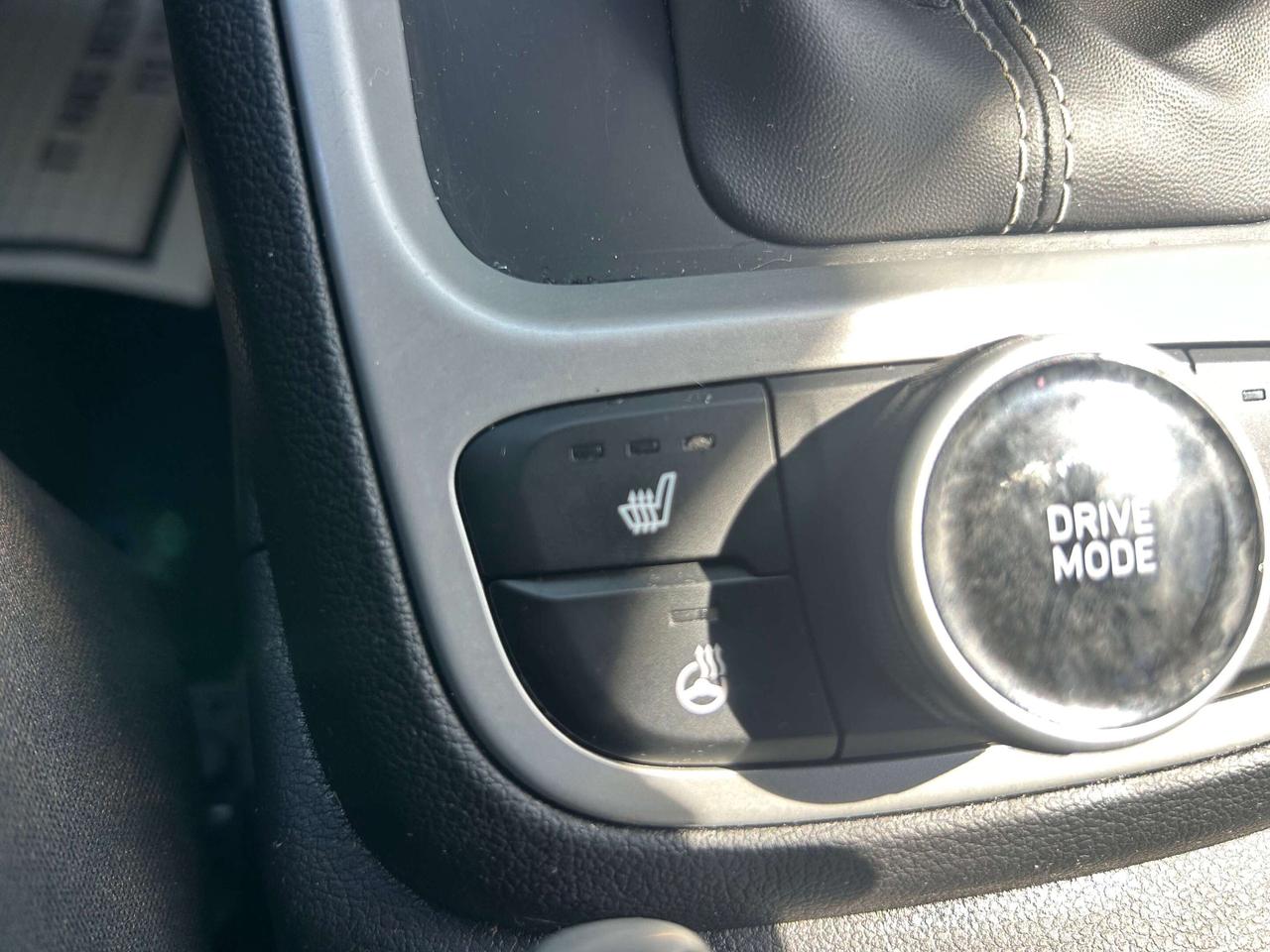 2021 Hyundai Venue PREFERRED, CLEAN CARFAX, HEATED SEATS, BACK UP CAM Photo