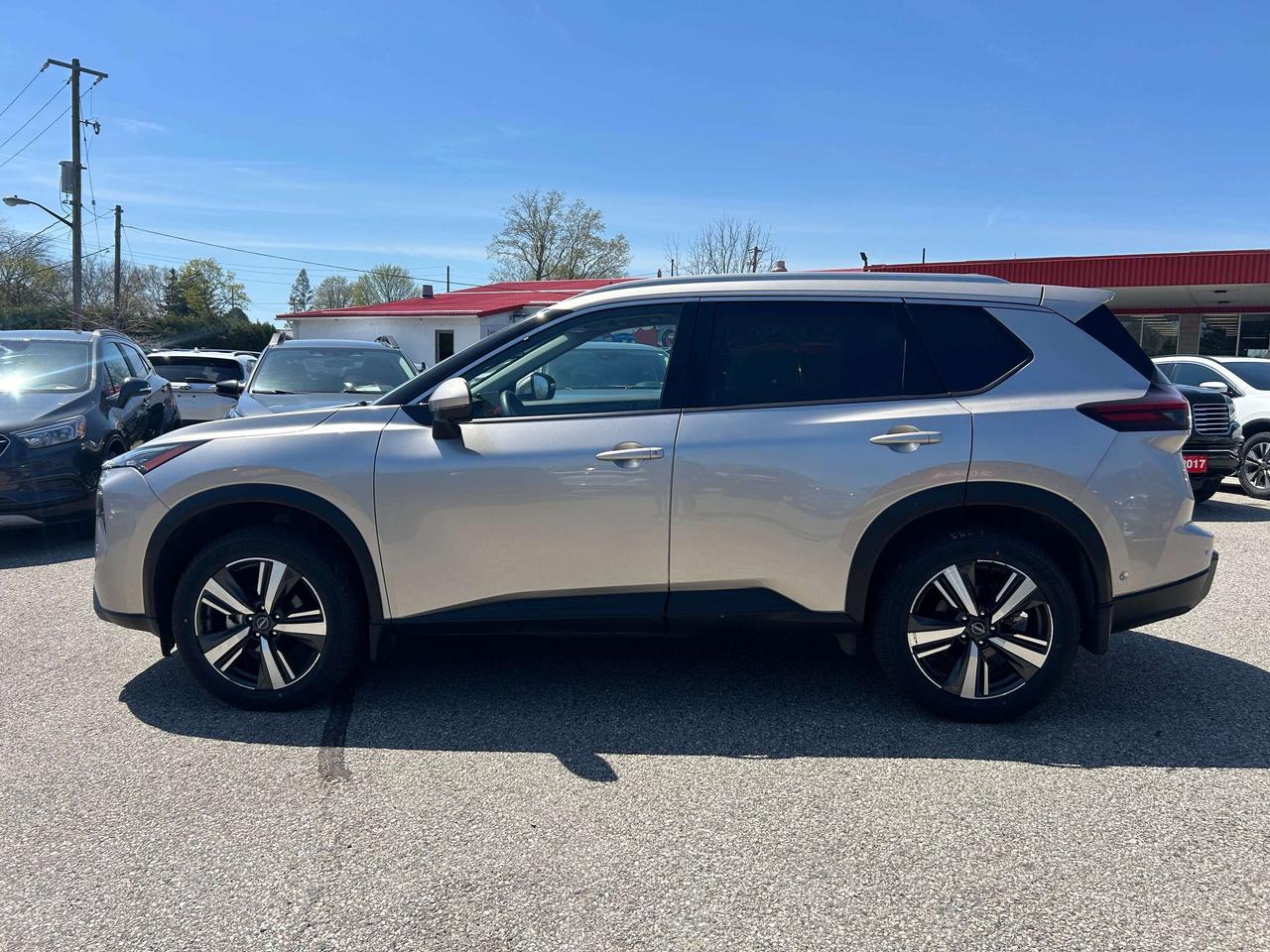 2025 Nissan Rogue SL, CLEAN CARFAX, SUNROOF, REMOTE START, NAV! Photo