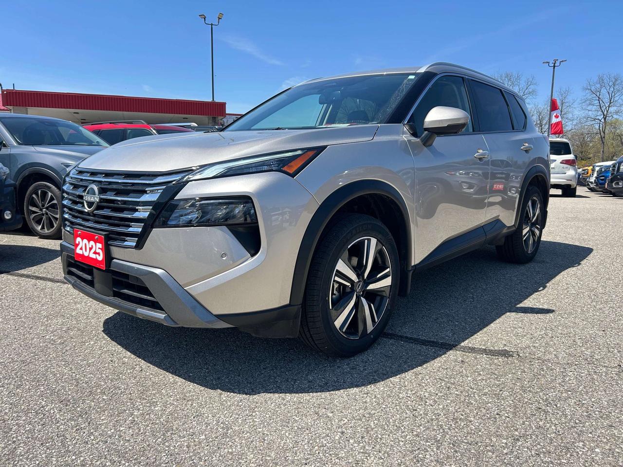 2025 Nissan Rogue SL, CLEAN CARFAX, SUNROOF, REMOTE START, NAV! Photo