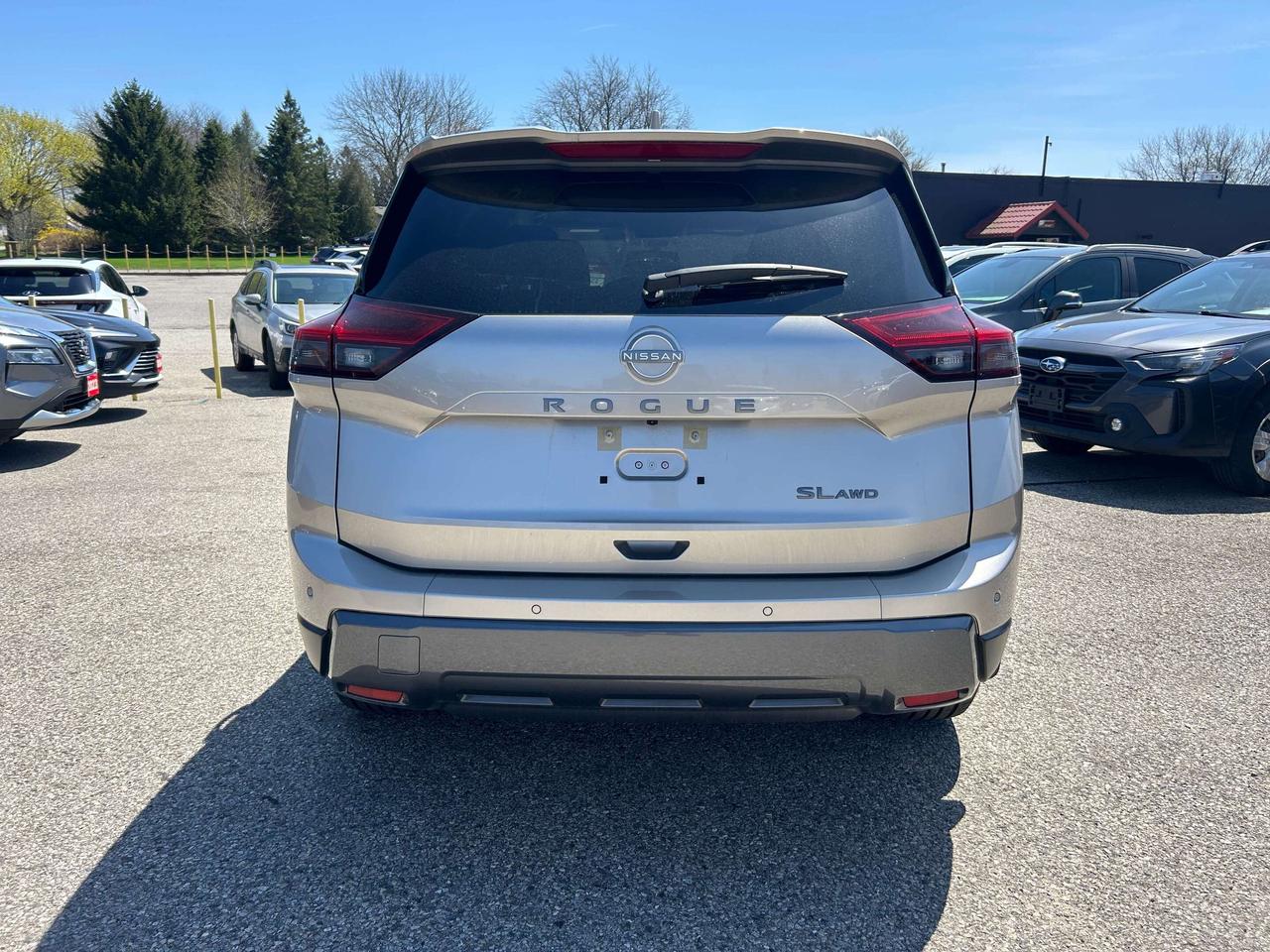 2025 Nissan Rogue SL, CLEAN CARFAX, SUNROOF, REMOTE START, NAV! Photo