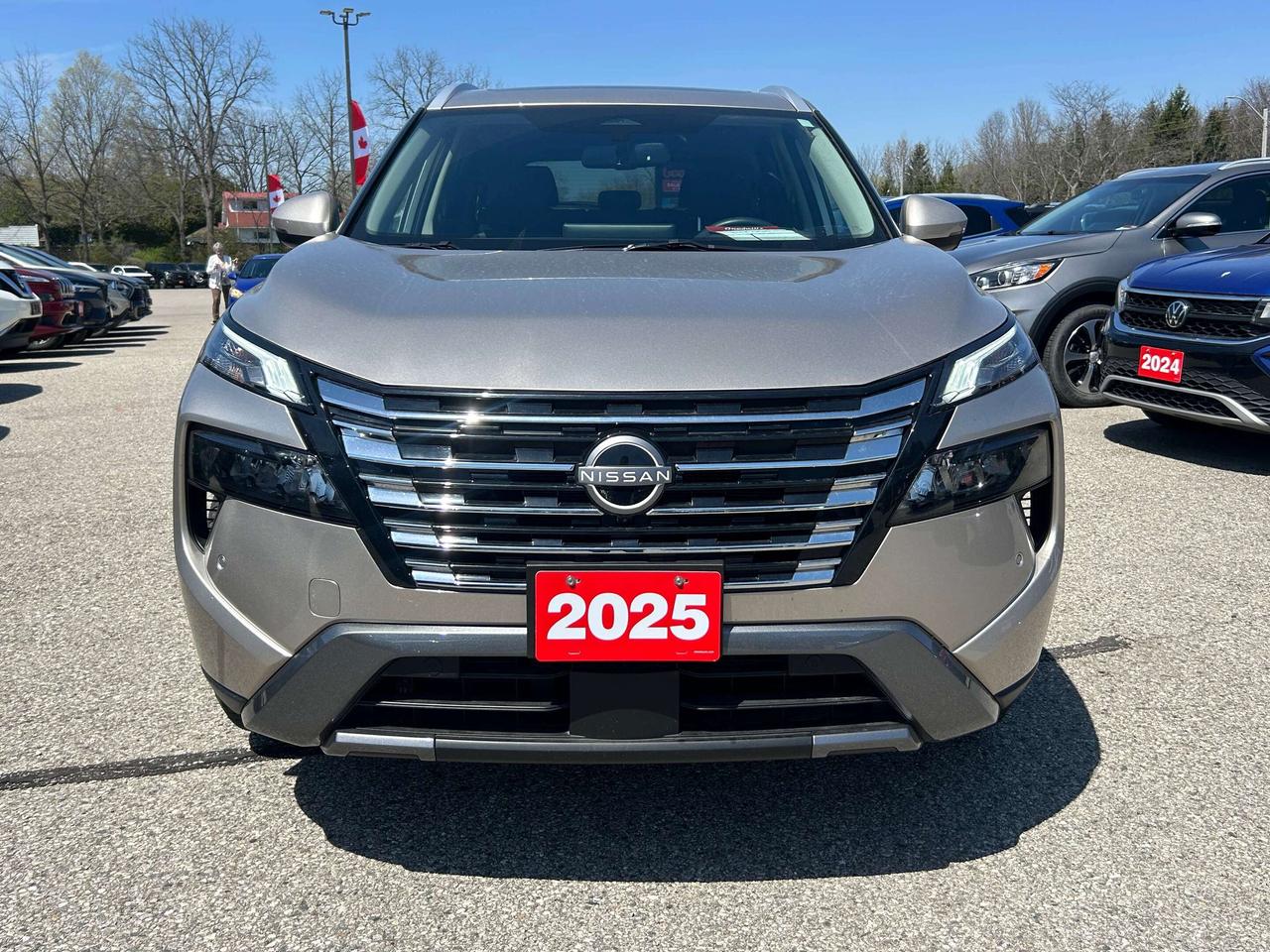 2025 Nissan Rogue SL, CLEAN CARFAX, SUNROOF, REMOTE START, NAV! Photo