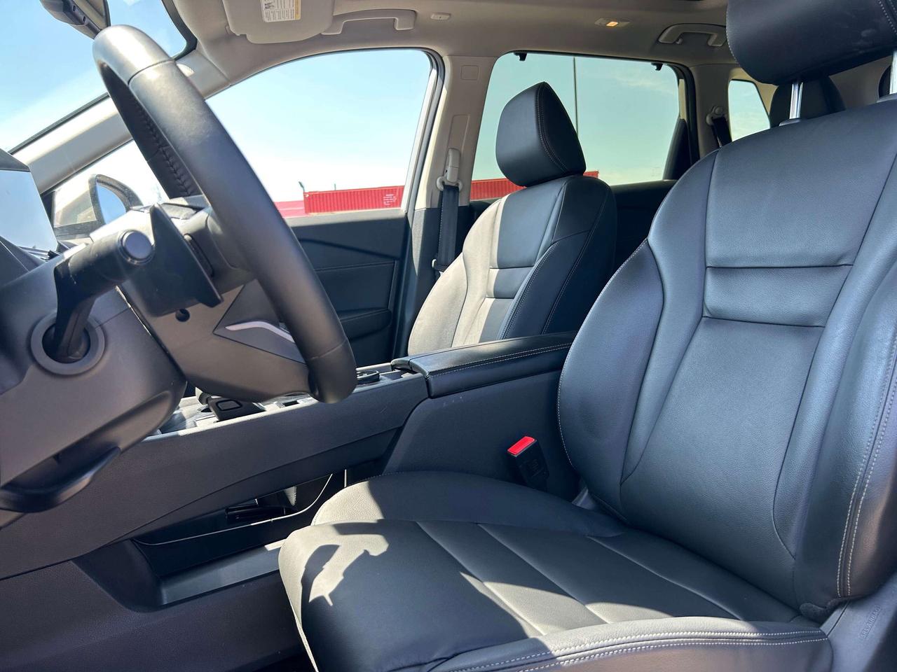 2025 Nissan Rogue SL, CLEAN CARFAX, SUNROOF, REMOTE START, NAV! Photo