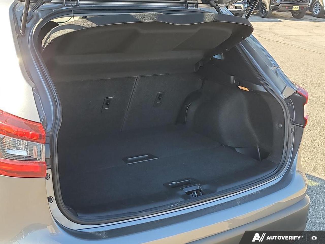 2021 Nissan Qashqai SV HEATED SEATS   SMART DEVICE INEGRATION   LANE A Photo