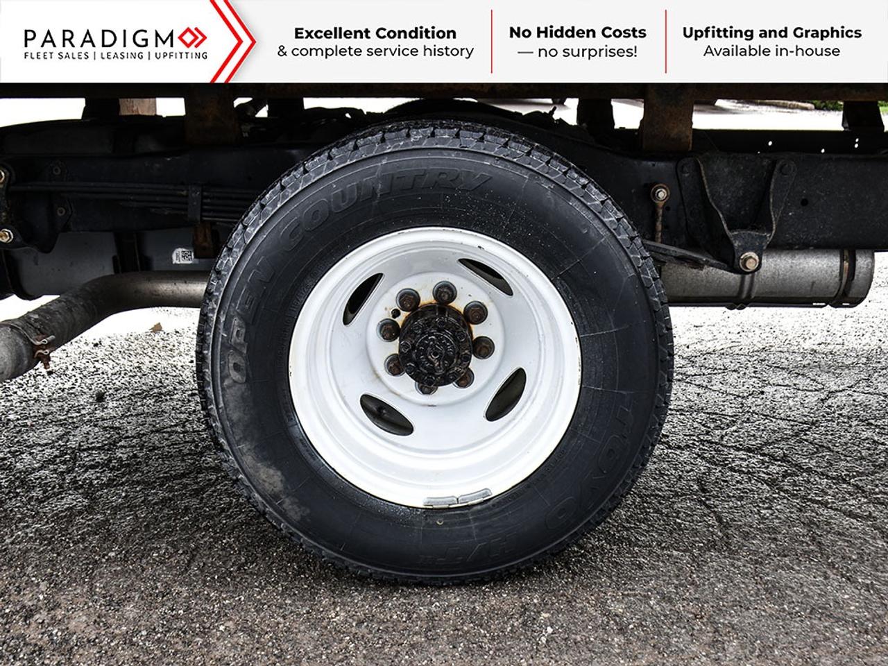 2024 Ford E-Series Cutaway 176" 16 ft Cube Box Standard Truck With Liftgate Photo