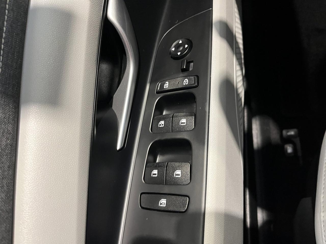 2022 Hyundai Elantra Ultimate | Reverse Cam | Sunroof Photo