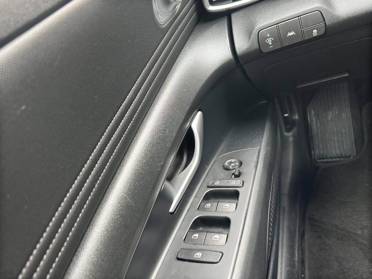 2021 Hyundai Elantra Preferred | Reverse Cam | Heated Seats Photo