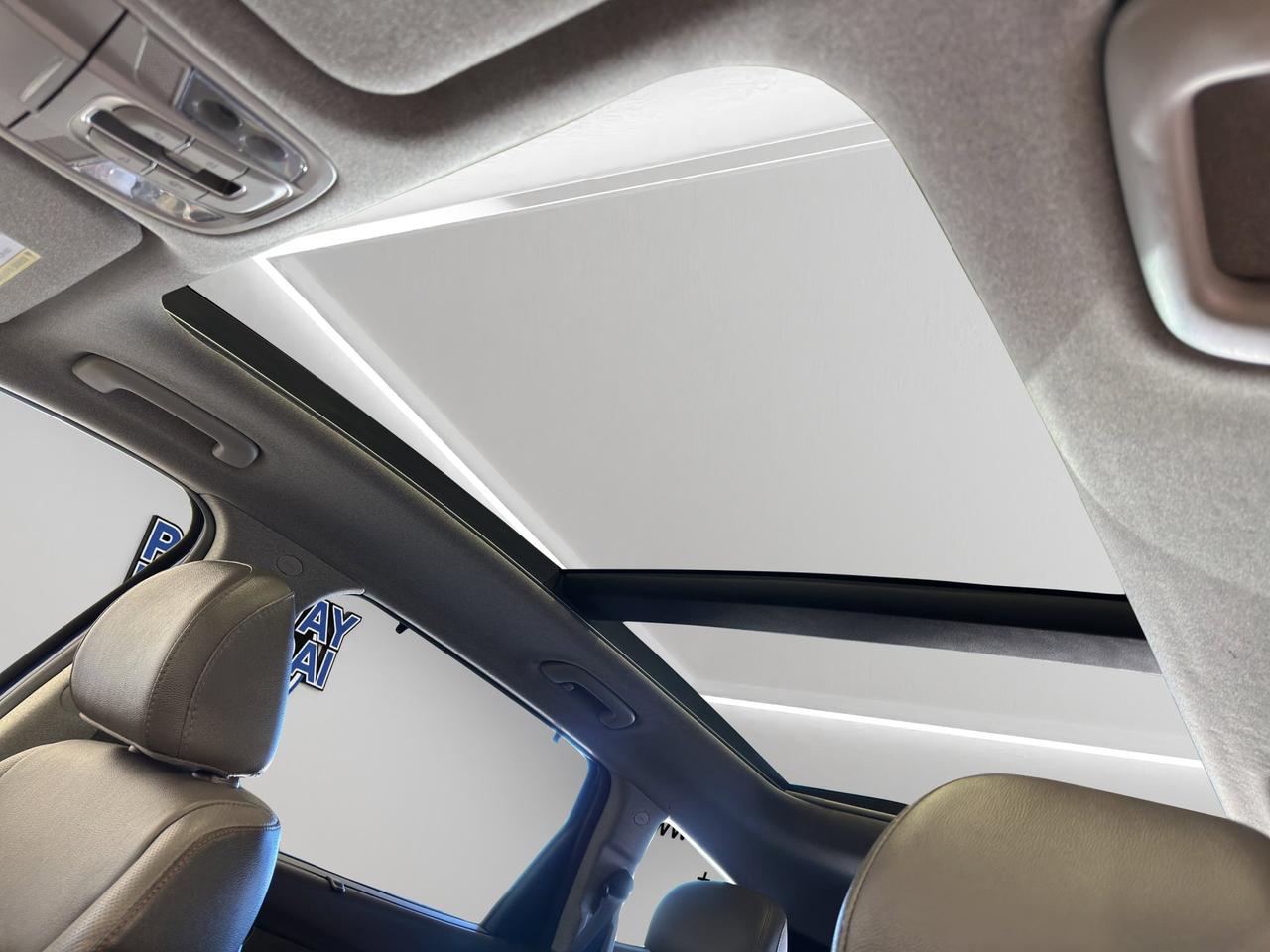 2020 Hyundai Santa Fe Ultimate | Reverse Cam | Sunroof Photo