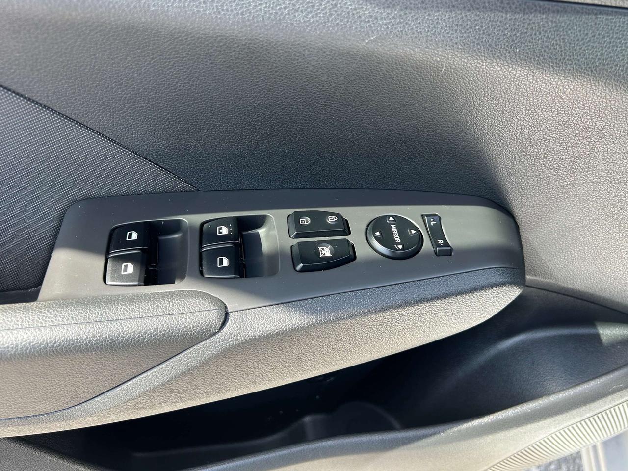 2019 Hyundai Accent Essential HTD SEATS A/C CALL NAPANEE 613-354-2100 Photo