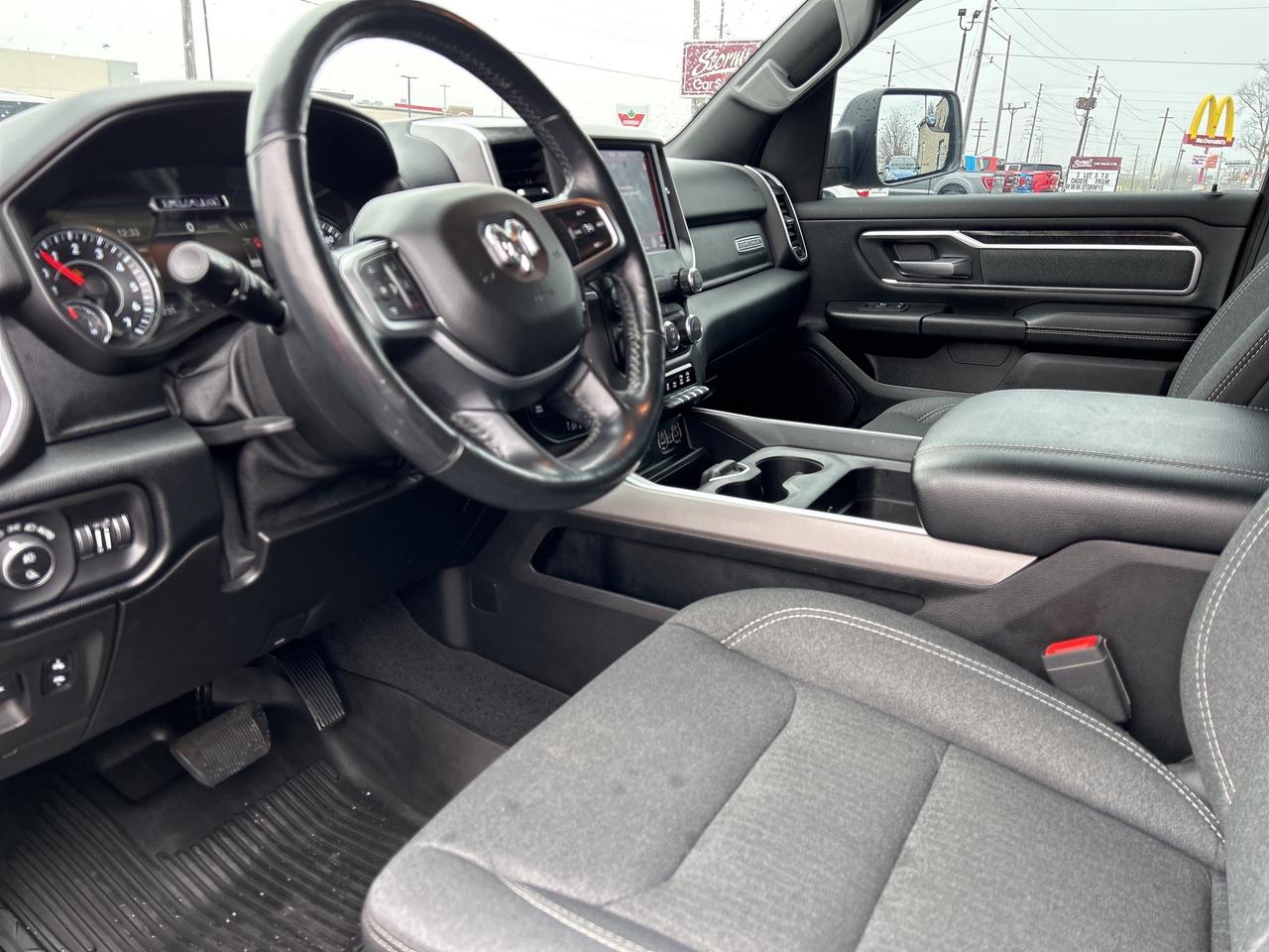2019 RAM 1500 Big Horn 5.7L/4X4 CALL NAPANEE 613-354-2100 Photo